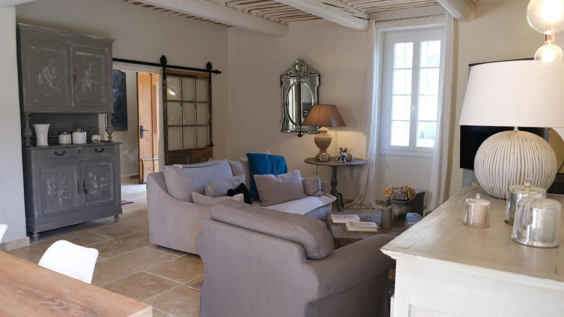 Prestigious Mas: Countryside Retreat near Avignon with Pool Villa Caumont-sur-Durance