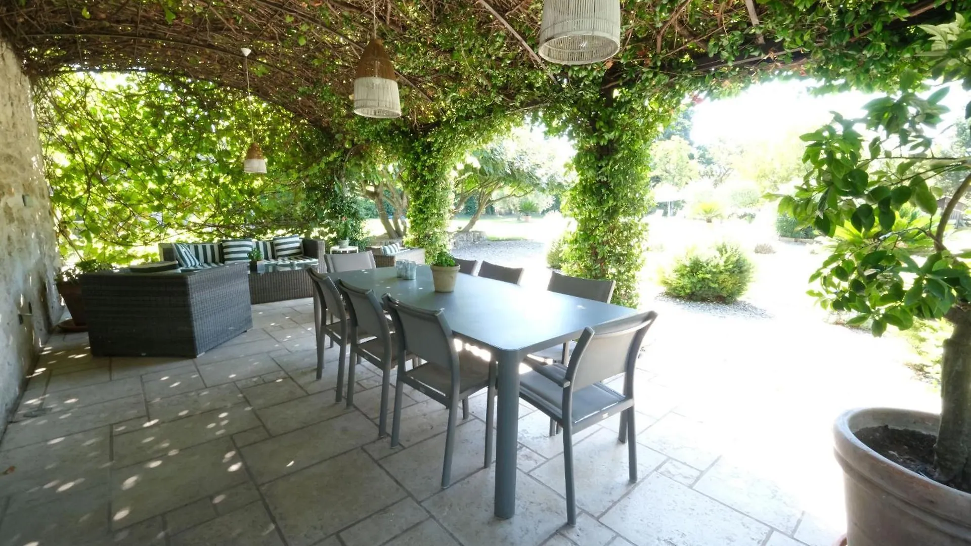Holiday home Prestigious Mas: Countryside Retreat near Avignon with Pool Villa Caumont-sur-Durance France