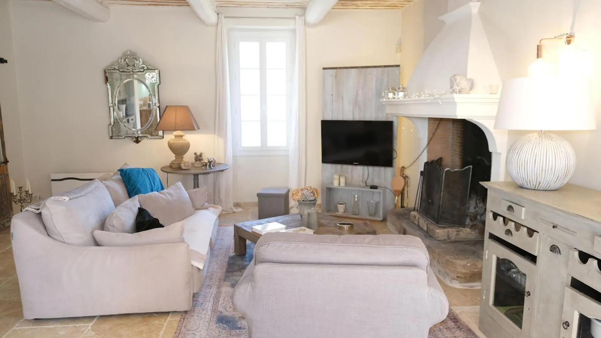 Holiday home Prestigious Mas: Countryside Retreat near Avignon with Pool Villa Caumont-sur-Durance