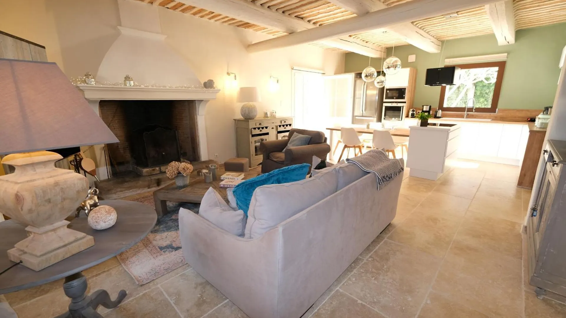Prestigious Mas: Countryside Retreat near Avignon with Pool Villa Caumont-sur-Durance Holiday home