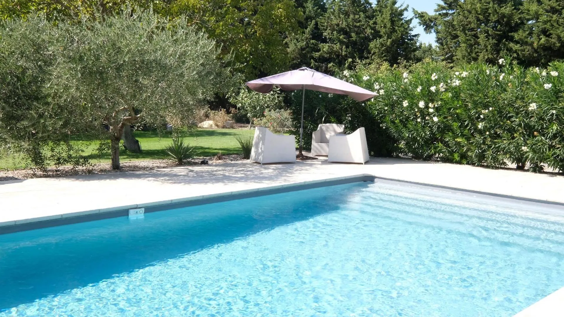 Prestigious Mas: Countryside Retreat near Avignon with Pool Villa Caumont-sur-Durance